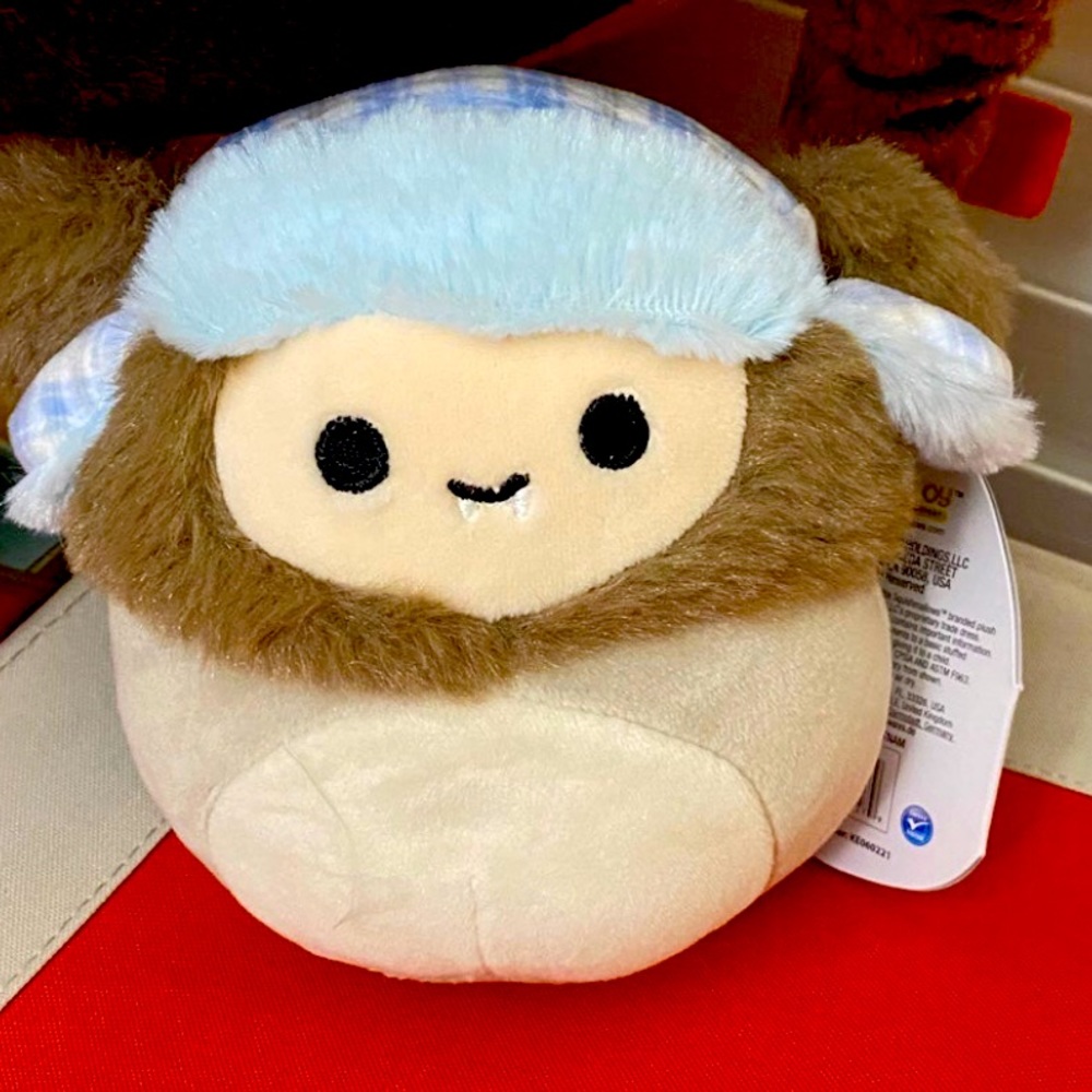 NWT 4.5” Dray the Gray Bigfoot Christmas Squishmallow